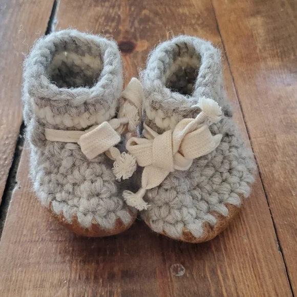 Wool Baby Booties - Picture 2 of 4